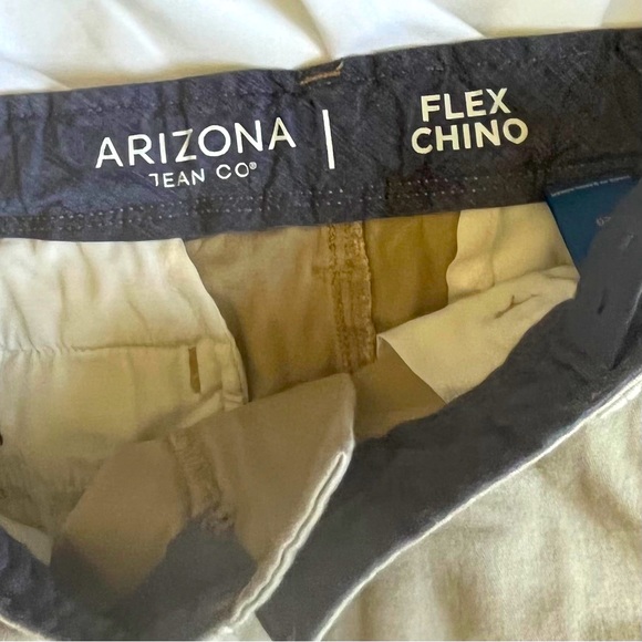 ARIZONA BOY’S KHAKI SHORTS SZ 18 - Picture 2 of 3